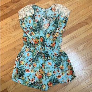 🌺NWOT Romper w/pockets🌺
